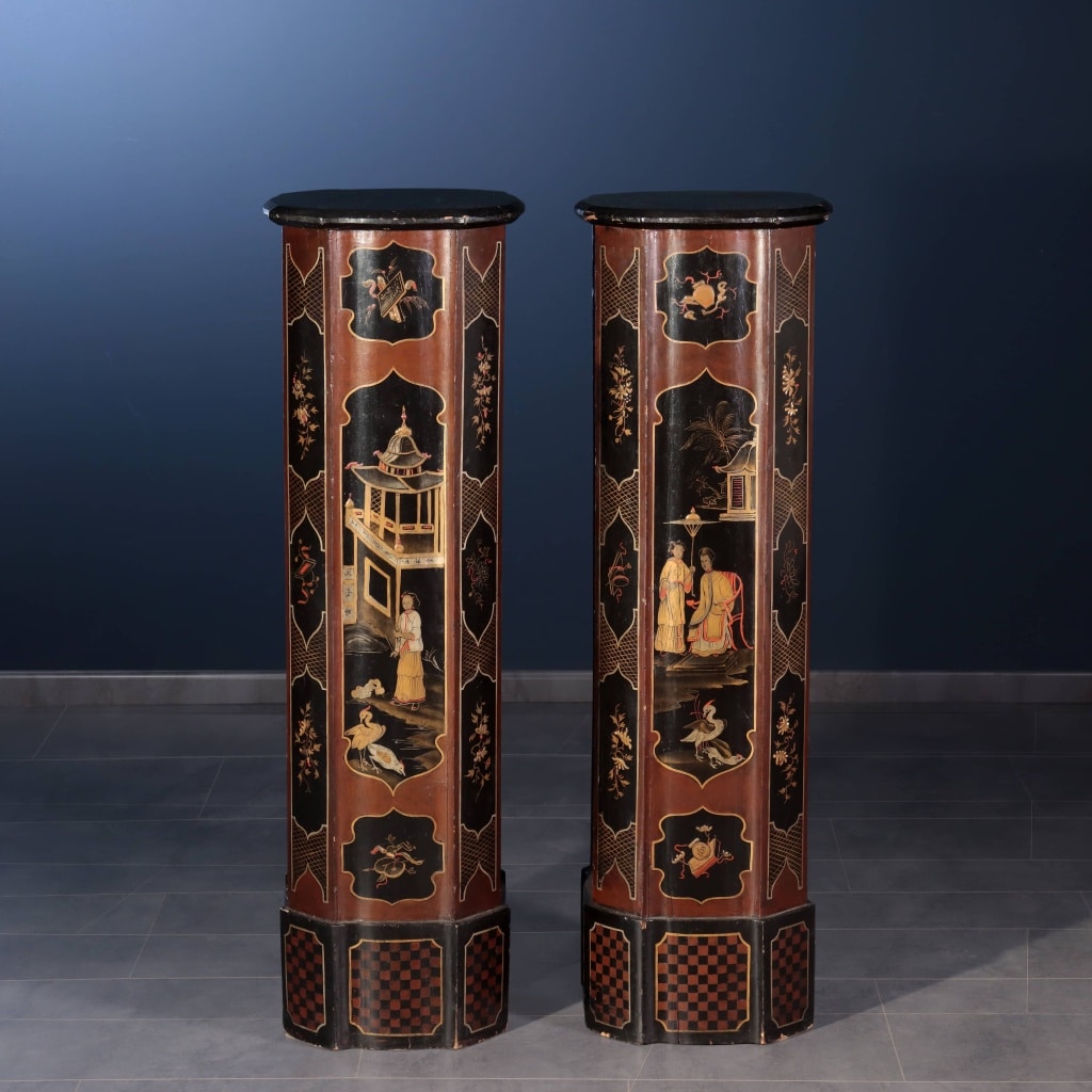 Coppia di colonne porta vaso
