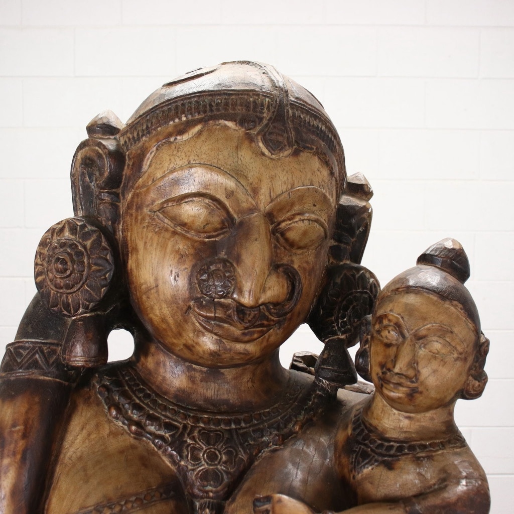 Statua di divinità indiana, particolare della testa.